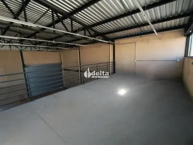 Ponto Comercial para alugar, 250m² no Novo Mundo, Uberlândia