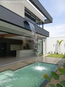 Sobrado com 3 Quartos à venda, 295m² no Granja Marileusa, Uberlândia