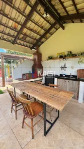 Sobrado com 3 Quartos à venda, 215m² no Jardim Vitória, Goiânia