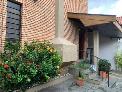 Sobrado com 5 Quartos para alugar, 163m² no Centro, Taubaté