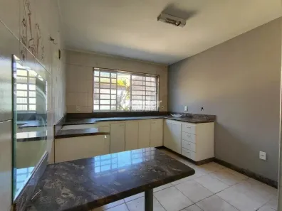 Casa com 3 Quartos para venda ou aluguel, 300m² no Conjunto Ademar Maldonado (Barreiro), Belo Horizonte