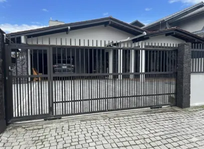 Casa com 3 Quartos à venda, 150m² no Santo Antônio, Joinville