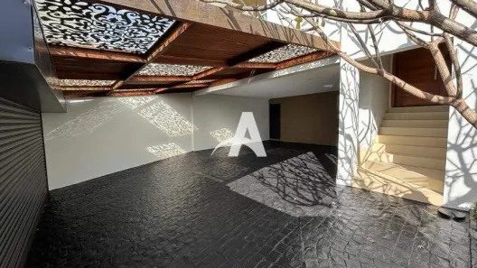 Casa com 3 Quartos para alugar, 230m² no Cidade Jardim, Uberlândia