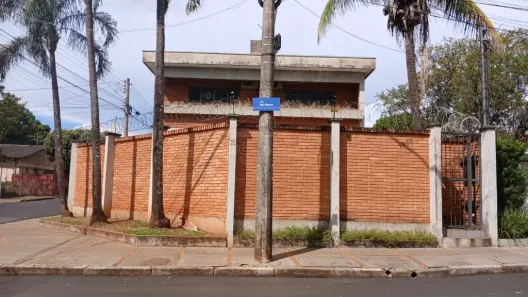 Sobrado com 5 Quartos para alugar, 459m² no Centro, Araraquara