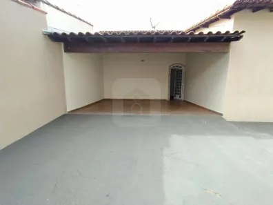 Casa com 3 Quartos à venda, 300m² no Segismundo Pereira, Uberlândia