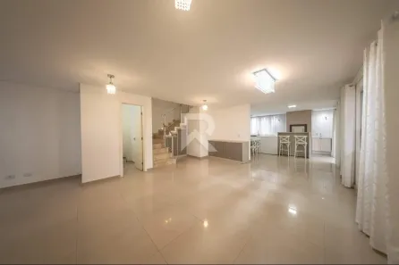 Casa com 3 Quartos para alugar, 170m² no Campo Comprido, Curitiba