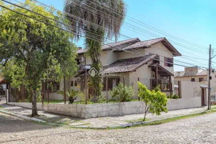Casa com 4 Quartos à venda, 263m² no Guarujá, Porto Alegre