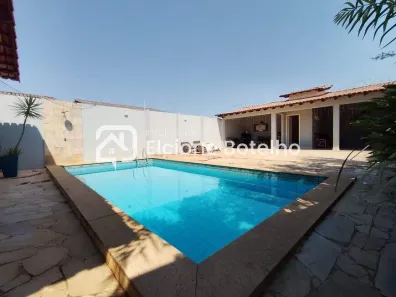 Casa com 3 Quartos para alugar, 200m² no Presidente Roosevelt, Uberlândia