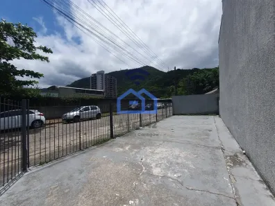 Casa de Condomínio com 2 Quartos para alugar, 60m² no Sumaré, Caraguatatuba