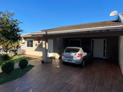 Casa com 4 Quartos à venda, 240m² no Região do Lago, Cascavel