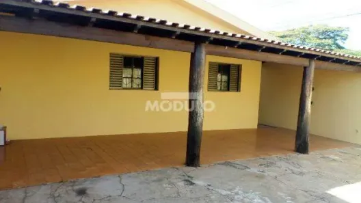 Casa com 3 Quartos para alugar, 140m² no Custódio Pereira, Uberlândia