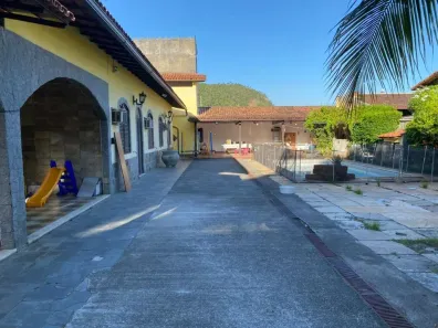 Casa com 4 Quartos à venda, 350m² no Jardim Imbuí, Niterói