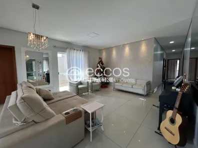 Casa com 4 Quartos à venda, 210m² no Jardim Karaíba, Uberlândia