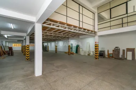 Prédio Comercial para alugar, 1400m² no Navegantes, Porto Alegre