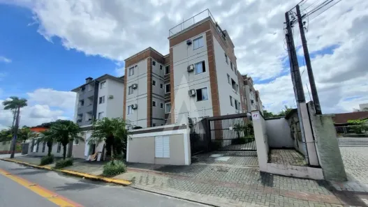 Apartamento com 2 Quartos para alugar, 54m² no Glória, Joinville