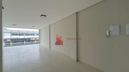 Sala Comercial para alugar, 50m² no São João, Itajaí