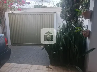 Casa com 4 Quartos à venda, 240m² no Segismundo Pereira, Uberlândia