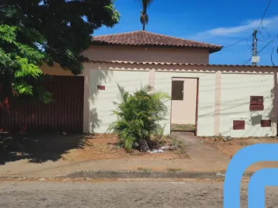 Casa com 3 Quartos para alugar, 136m² no Vila Brasília, Aparecida de Goiânia