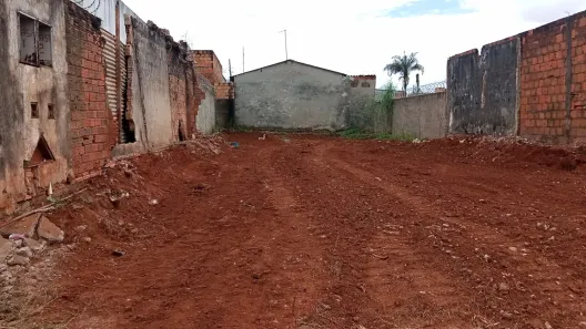 Lote/Terreno à venda, 250m² no São Jorge, Uberlândia