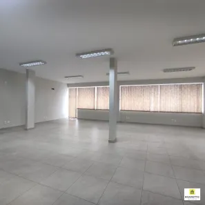 Sala Comercial para alugar, 221m² no Iririú, Joinville