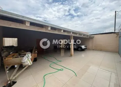 Casa com 4 Quartos à venda, 200m² no Presidente Roosevelt, Uberlândia
