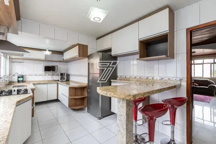 Casa com 3 Quartos à venda, 181m² no Pinheirinho, Curitiba