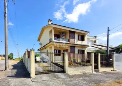 Casa com 3 Quartos à venda, 135m² no Tomazetti, Santa Maria