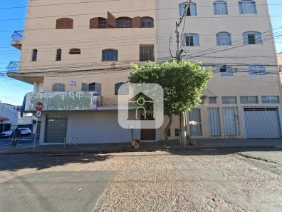 Apartamento com 3 Quartos para alugar, 156m² no Martins, Uberlândia