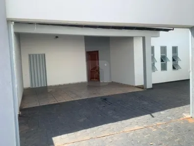 Casa com 3 Quartos à venda, 180m² no Jardim Patrícia, Uberlândia