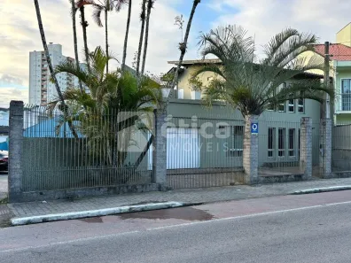 Casa com 3 Quartos para alugar, 340m² no Centro, Itajaí