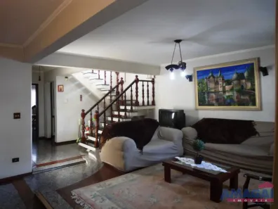 Sobrado com 3 Quartos à venda, 288m² no Parque Brasil, Jacareí