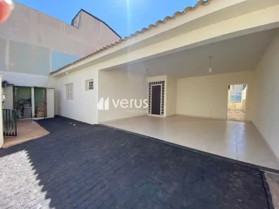 Casa com 3 Quartos para alugar, 240m² no Santa Mônica, Uberlândia