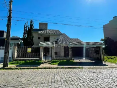 Casa com 4 Quartos para alugar, 318m² no Sagrada Família, Caxias do Sul