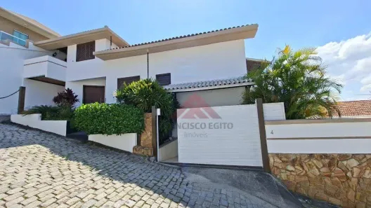 Casa de Condomínio com 3 Quartos para alugar, 370m² no Santa Bárbara, Niterói