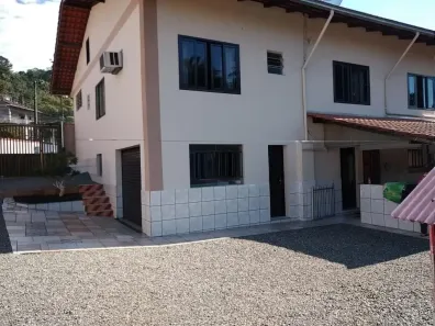 Sobrado com 4 Quartos à venda, 2420m² no Iririú, Joinville