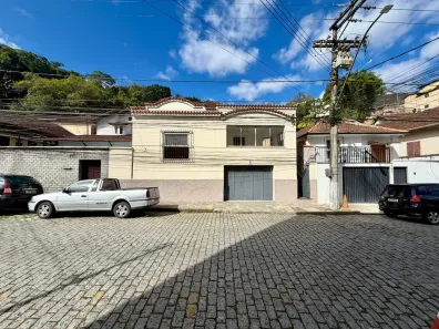 Casa com 3 Quartos para alugar, 160m² no Centro, Petrópolis