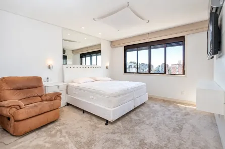 Apartamento com 3 Quartos para alugar, 153m² no Auxiliadora, Porto Alegre