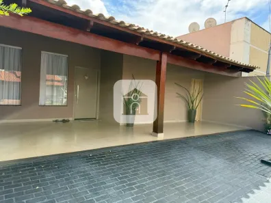 Casa com 3 Quartos à venda, 210m² no Jardim Holanda, Uberlândia