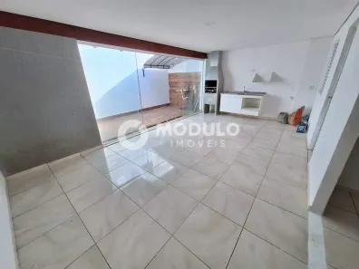 Casa de Condomínio com 3 Quartos para alugar, 80m² no Aclimação, Uberlândia