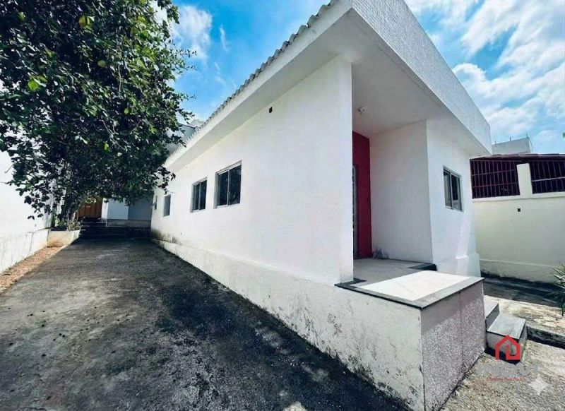 Casa com 3 quartos — Santa Mônica, Belo Horizonte