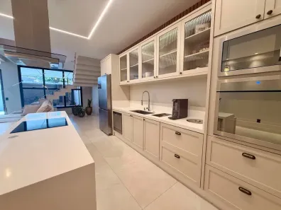 Sobrado com 3 Quartos à venda, 249m² no Cancelli, Cascavel