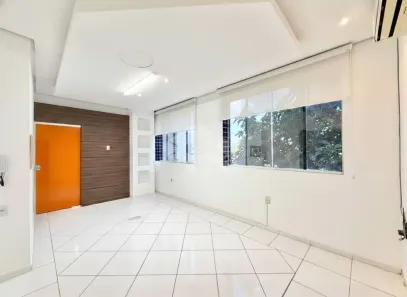 Ponto Comercial para alugar, 22m² no Santa Cecília, Porto Alegre
