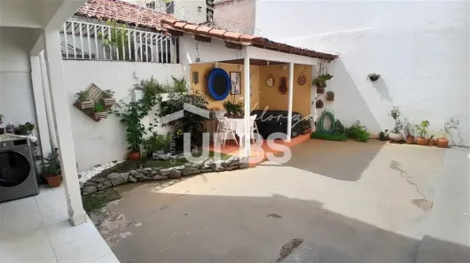 Sobrado com 6 Quartos à venda, 350m² no Setor Central, Goiânia