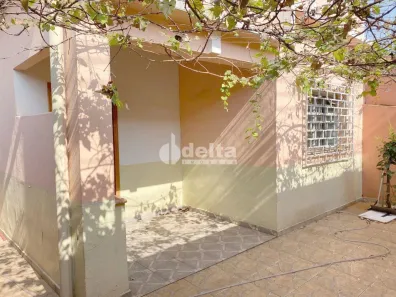 Casa com 7 Quartos à venda, 253m² no Osvaldo Rezende, Uberlândia