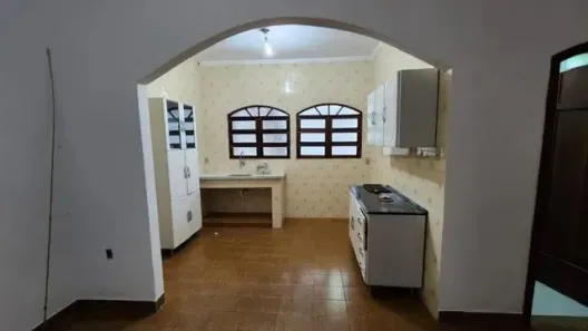 Sobrado com 4 Quartos para venda ou aluguel, 387m² no Parque São Benedito, Pindamonhangaba