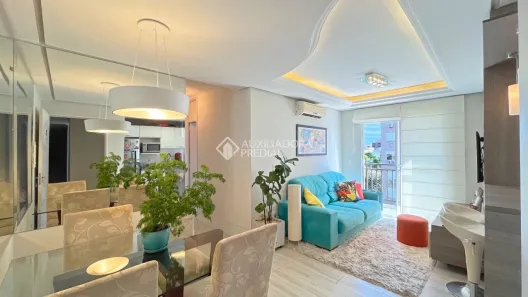 Apartamento com 3 Quartos para alugar, 68m² no Camaquã, Porto Alegre