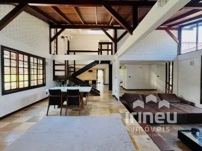 Casa com 3 Quartos para alugar, 650m² no Floresta, Joinville