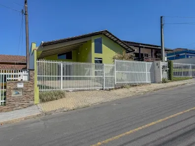 Casa com 3 Quartos à venda, 212m² no Costa e Silva, Joinville