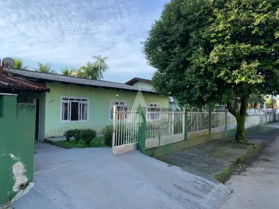 Casa com 3 Quartos à venda, 170m² no Santo Antônio, Joinville