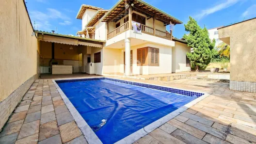Casa com 3 Quartos à venda, 197m² no Copacabana, Belo Horizonte